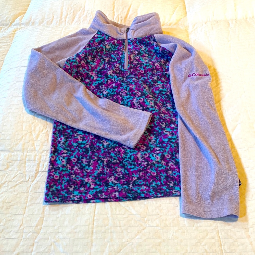 Columbia half-zip pullover lightweight fleece. Perfect for layering or a shirt.